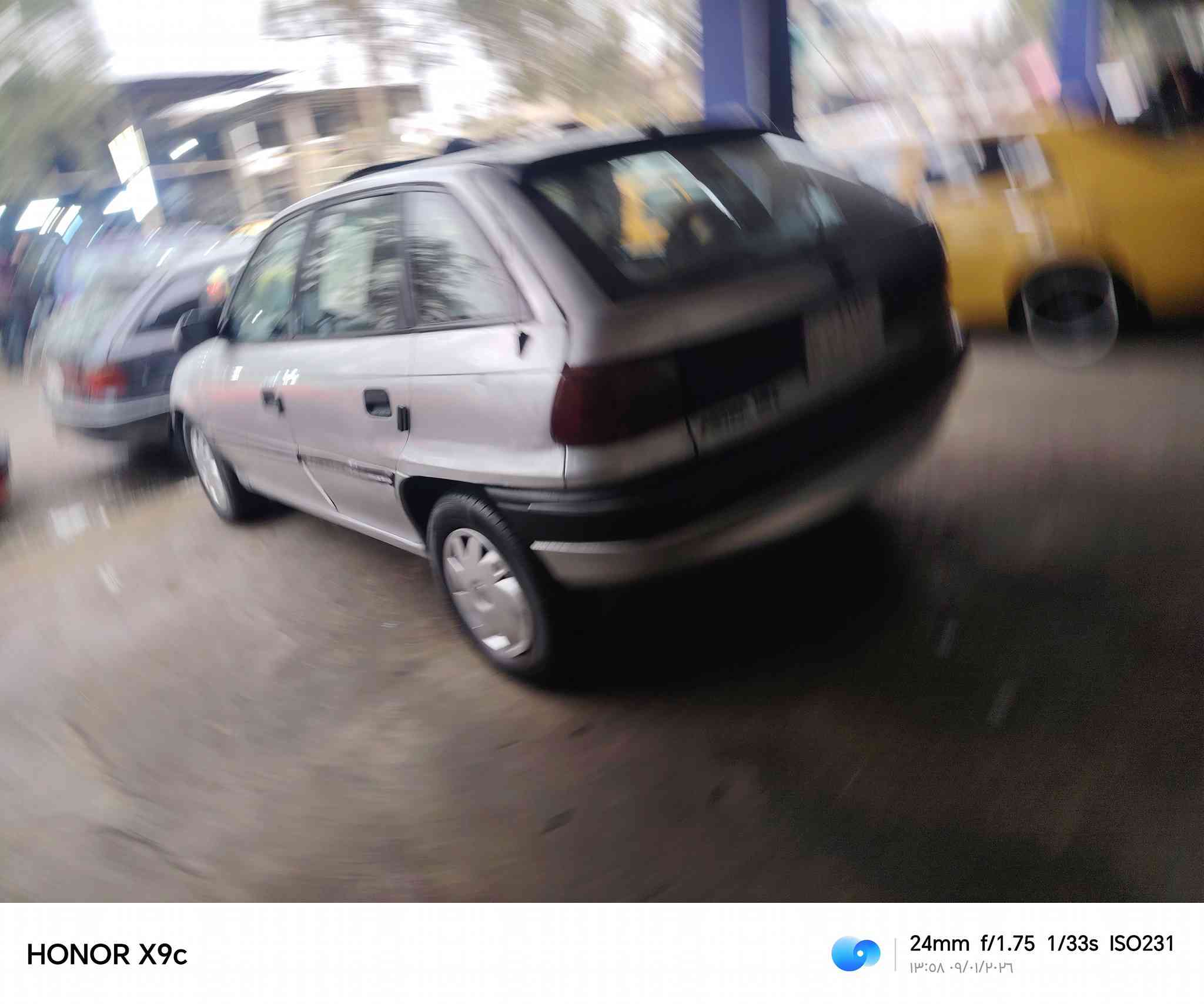 من رخصة الادمن... استره للبيع حجم 18 كير ومحرك شرط. صبغ بس الدواير سيارة جهازه فتحه سلايت طخم جديد سنويه عظم شرط الوكاله والتحويل.. داخل فول نضيف جامات كهرب موديل 92.. السعر 48 بيها مجال للطيبين.. العنوان موصل الأيمن ***********
