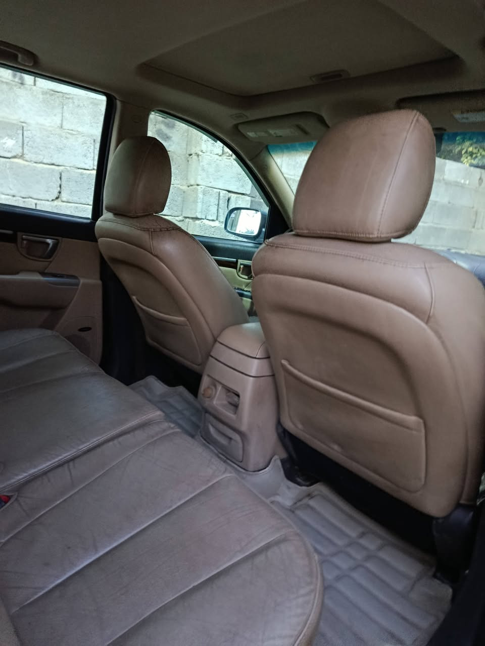 سنتافي 2012 امريكي بيعه صبغ فقط جاملغ امامي بدون دواخل مكينه 6سلندر  ماشيه . 98 الف . مواصفات فتحه سقف. .. جلد.  كشن كهرباء . نظام ECO   . مانع انزلاق . تحكم  جهتين .  تبريد شاشه . تدفئه كشنات . نظام نزول منحدرات . سماعات انفينيتي  رقم بغداد . جاهزه  مكينه وكير.  وتبريد  وتدفئه .  السعر . 143$  مكان السياره . كربلاء . للاتصال  ***********
