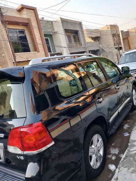 السلام عليكم للبيع لاند كروز موديل 2012 افطيم بيهة صبغ باب وشوية جاملغ بارد السيارة  جدديدة متعبانة مذب عليهة ربع ماشية 130 السعر 32 الف دولار مكاني بغداد السيدية ✅ الستفسار ***********
