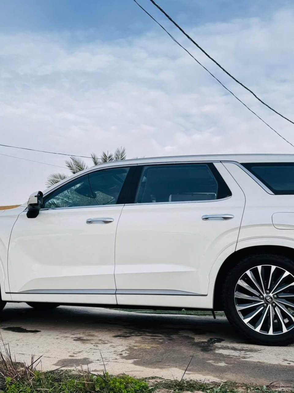 🔥 للبيع | Hyundai Palisade HTRAC 2021 🔥

✨ SUV عائلية فاخرة • فول مواصفات • دفع رباعي HTRAC • استخدام شخصي ✨

🚘 نعمان أوتو | Numan Auto
ثقة التعامل • جودة السيارات

━━━━━━━━━━━━━━━

📊 الموديل: 2021
⚙️ المحرك: V6 سعة 3.8 لتر (3800cc)
🛞 نظام الدفع: HTRAC (دفع رباعي)
📍 الموقع: ديالى – جديدة الشط – مطعم سامان

━━━━━━━━━━━━━━━

💎 أهم المواصفات:

✅ محرك V6 قوي وهادئ
✅ نظام دفع رباعي HTRAC بثبات عالي
✅ فتحة بانوراما مزدوجة
✅ شاشة وسطية كبيرة مع نظام ملاحة
✅ شاشة عدادات ديجيتال
✅ عرض المعلومات على الزجاج الأمامي (HUD)
✅ كاميرات 360°
✅ حساسات أمامية وخلفية
✅ رادار أمامي + نظام مانع التصادم
✅ نظام مراقبة النقطة العمياء (Blind Spot)
✅ نظام المحافظة على المسار (Lane Keep Assist)
✅ مثبت سرعة ذكي (Smart Cruise Control)
✅ مانع انزلاق
✅ مقاعد VIP منفصلة بجلد فاخر
✅ تبريد وتدفئة للمقاعد الأمامية والخلفية
✅ تبريد خلفي (3 مناطق تكييف)
✅ ذاكرة للمقاعد
✅ تشغيل بصمة + دخول ذكي + بصمة أبواب
✅ تشغيل عن بُعد
✅ شحن لاسلكي
✅ نظام صوتي عالي الجودة
✅ شفتات خلف المقود
✅ 5 وضعيات قيادة
✅ سايد بريك إلكتروني (بصمة)
✅ جنوط قياس 20 إنش

━━━━━━━━━━━━━━━

🛠️ الحالة بكل شفافية:

✔️ استخدام شخصي
✔️ البجم كبس
✔️ كفالة محرك وكير
✔️ الضرر موضح بالكامل بالصور

━━━━━━━━━━━━━━━

📍 الموقع: ديالى – جديدة الشط – مطعم سامان

📞 للاستفسار والاتصال:
***********
📱 واتساب / اتصال

#هيونداي #باليسايد #Hyundai #Palisade #HTRAC سيارات_ديالى سيارات_العراق نعمان_أوتو
