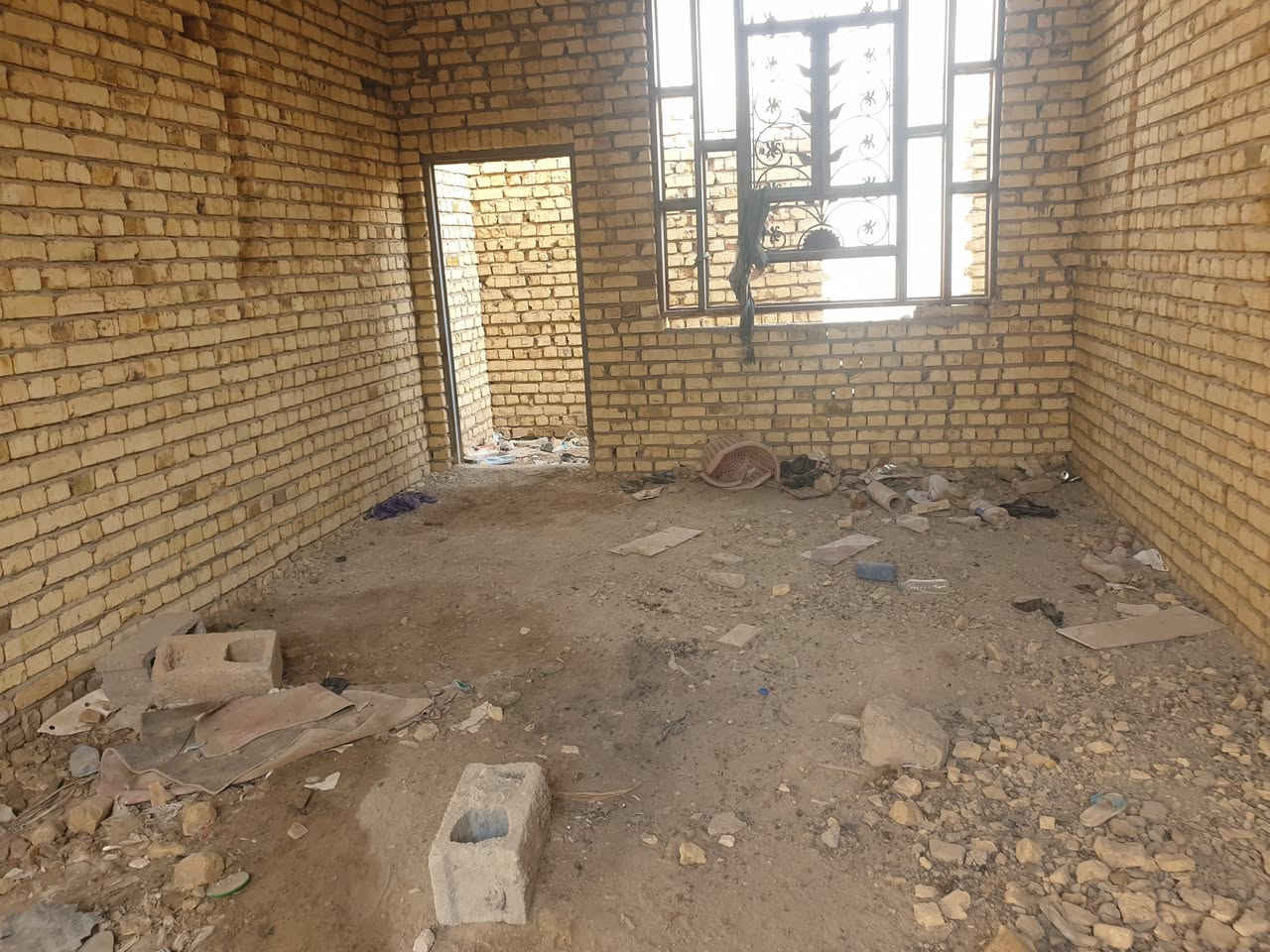 السلام عليكم
دار  مساحة ٣٠٠ متر  في ام العصافير  خلف الشقق القديمة 
 للستفسار على الرقم ***********
