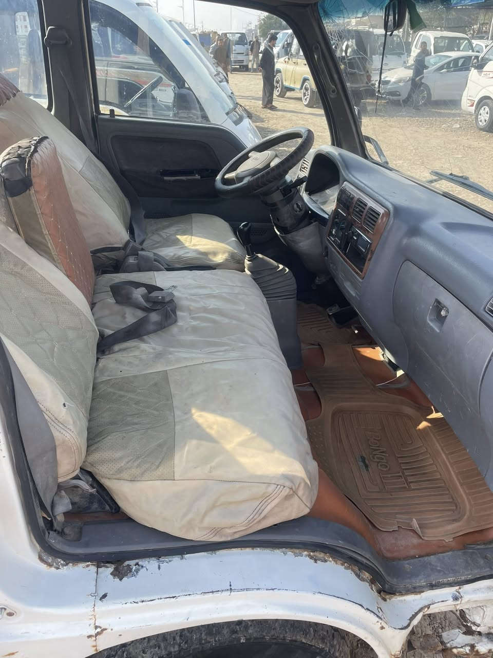 سلام عليكم كيه أم عيون مُديل 2000
شاصي بي فطر مكينه وكير خير من الله 
السعر 65 وبيها مجال 
***********
