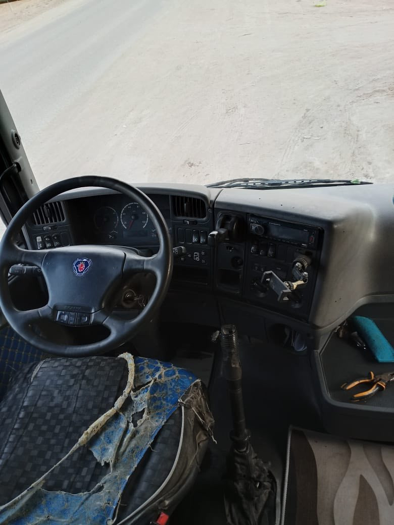 سكانيا 2006 للبيع راس وعربانة  سنوية فلات منتيه الاتصال***********
