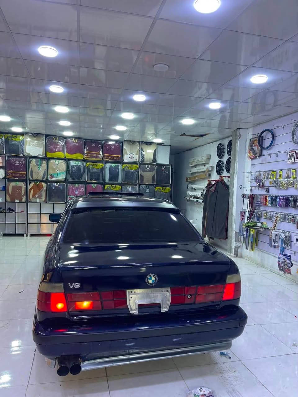 ***********
***********
بەناوی خوای گەورە بیئێم 525i  مۆدیل 93  جام کارەبا تۆماتیک تەبریت بەس قایشی پێوە نیە  هەموو گیانی بەشەرت پێش  و پشت کەپس پێش گەورە بۆنیت گەورە لایت ئاڵقە  گێڕو مەکینە وەک سەحات بەشەرتی سەت فیتەر سحر٢٨ محامەلە حلوجە كويسينجاك, أربيل

