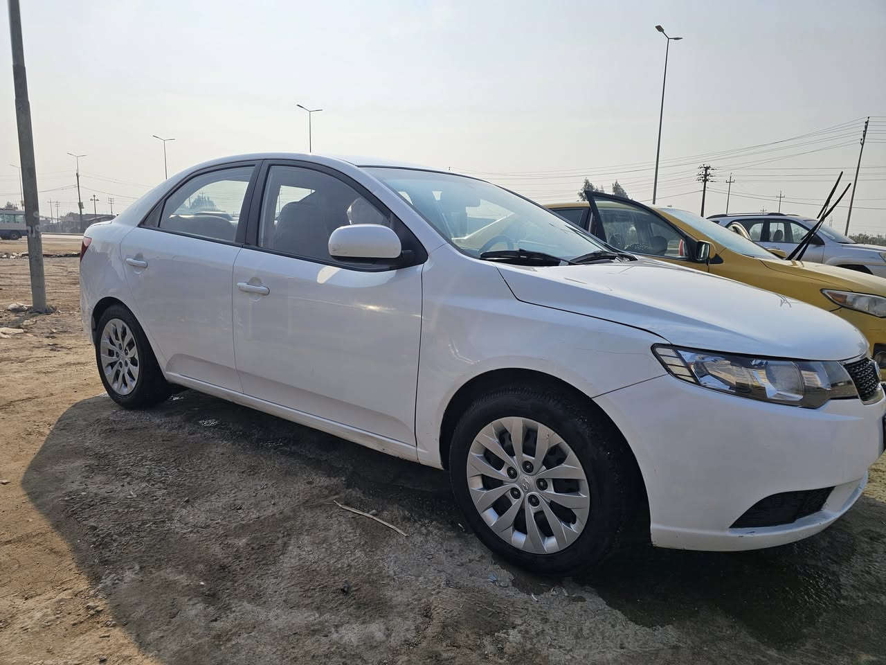 سيراتو موديل 12 رقم بابل بيها صبغ جاملغ وباب بدون دواخل شرط وبيها بارد بدون قطرة خياس سياره حلوه ونظيفه مكاني بابل السعر 92 وبيها مجال اتصال فقط
***********
***********
