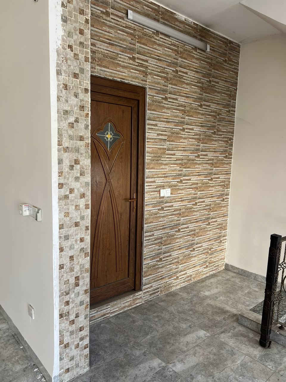 السلام عليكم 
للإيجار مشتمل طابق أول يحتوي على صالة وغرفتي نوم مع مطبخ ومجموعة صحية-بعقوبة الجديدة-نهر الحجية- قرب عيادة الدكتور عادل الحسيني
***********
