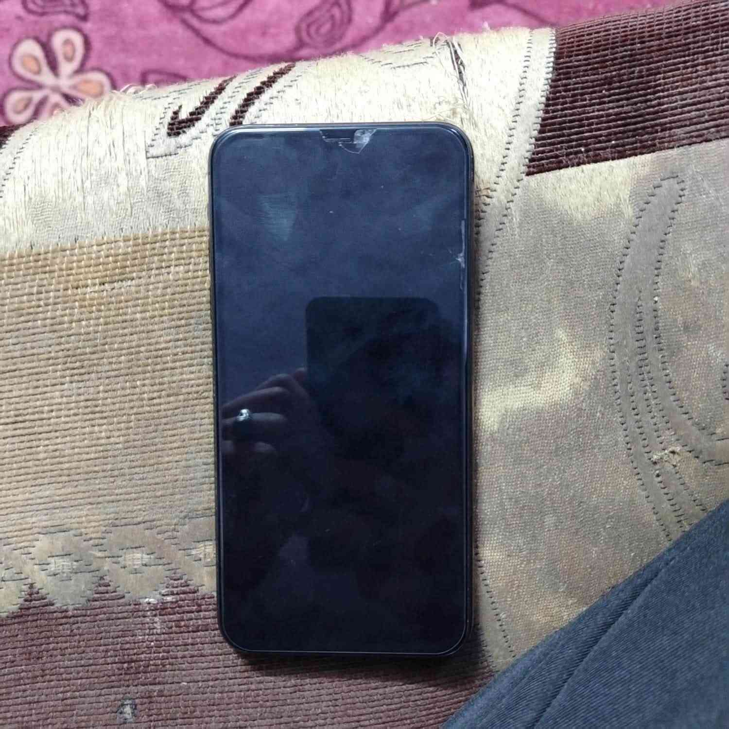 ايفون11برو ماكس 
البطاريه 100
النضافه100
فقط ضهر مكسور وبطاريه معلايه 
مراسله خاص او واتساب ***********
