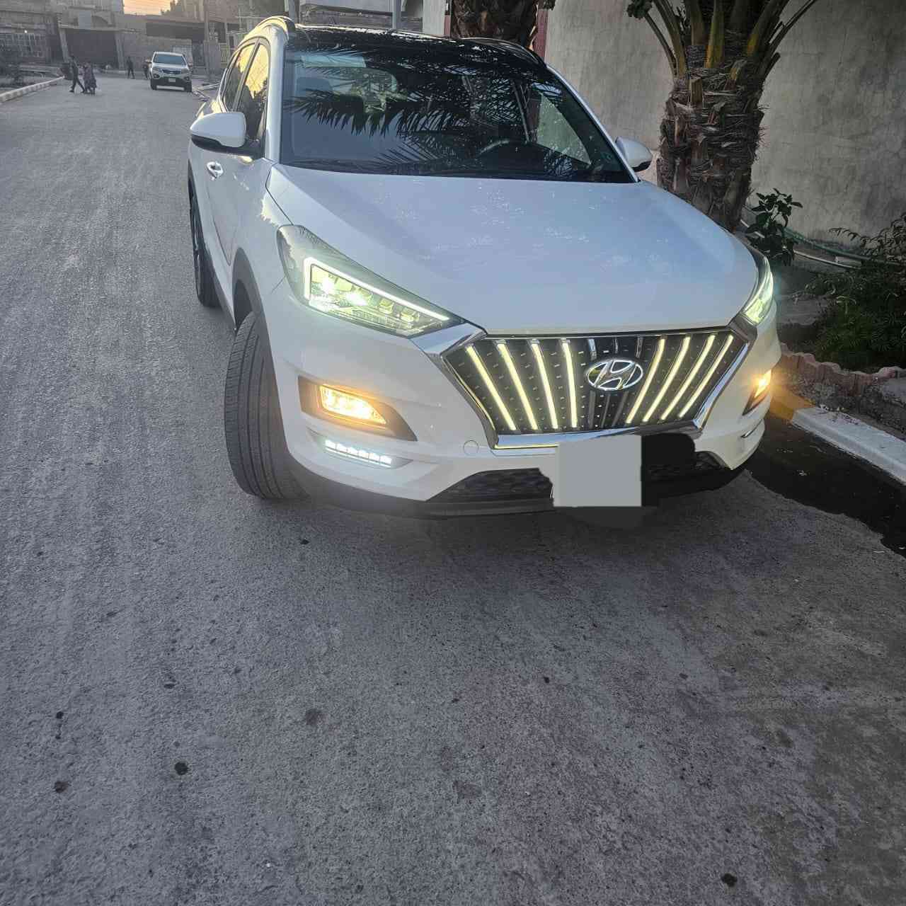 السلام عليكم توكسان خليجي فول مواصفات ٢٠٢٠ بارد بل جنطه اقل شبر سياره جديده ماشيه بل ٦٠ كيلو  
دوشمه بلاديه بعدها وضع شركه
مكان الفلوجه تحويل مباشر السعر ٢١٥
***********
