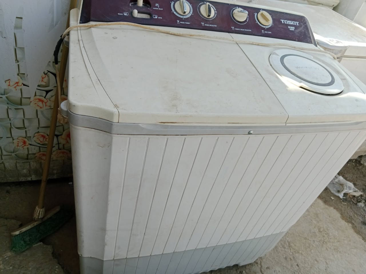 السلام عليكم غسالة ملابس 18 كيلو نوع تويوتا شغاله وع الفحص للبيع حله شارع 80 السعر65 قفل ***********
