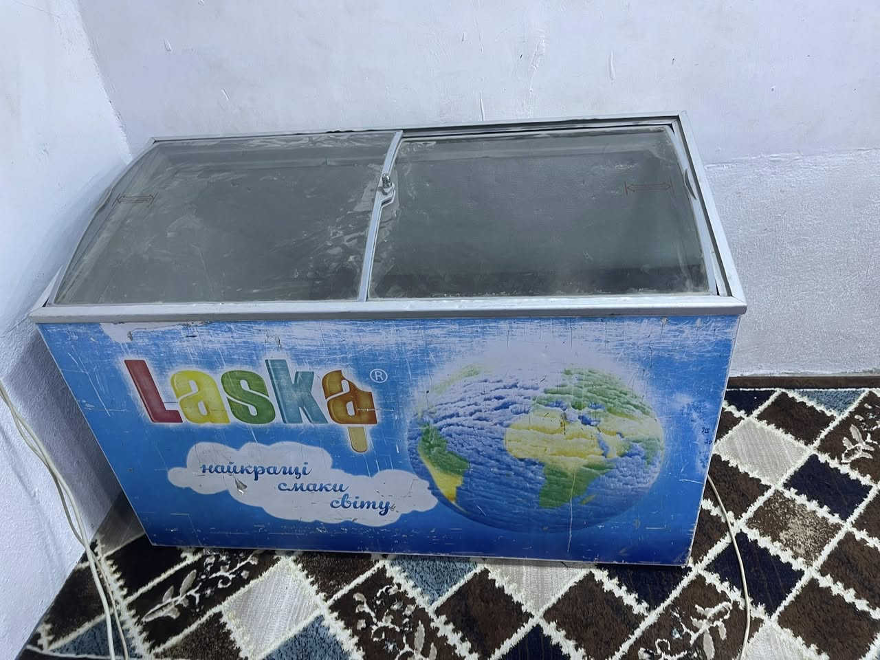 برادات عدد 6ميز +كرسي  مجمده  عارضه جكاير  عارضا كرزات رفوف كامله هيه وسكك مكان نجف الاستفسا /***********

