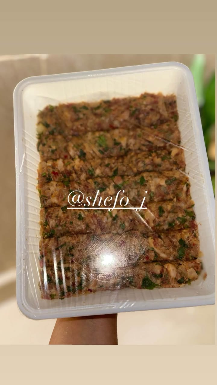مرحبا حبايب 💎شيفو للتجهيزات الغذائيه 
توفر لكم اشهى الاكلات بلحوم عراقيه ممتازه والمجربنه يعرف 
عندك سفره لتحير 😍كل العليك تتصل 
عندك عزيمه 
عندك مناسب 
انت ختار والباقي علينا 😇
*********** واتساب
