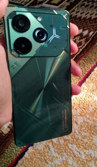 آيباد ٢٥٦ • مستخدم قليل • ما بيه شخط