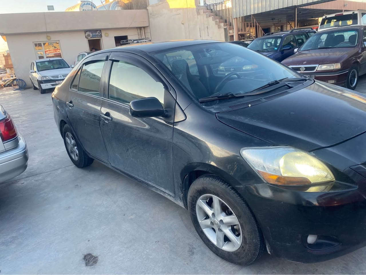 یارس ئۆتۆماتیک رەشی قەتران ویل کەپ بلاجکتۆر٥ کەلە تاک گێج مەکینە بجوک بەنزین زۆر کەم دەخوات و زۆر بەهەلمەتە سەیارەکە تەنها١٤٩هەزاری حقیقی رۆشتوە
٤پارجەی بۆیاخە بی دەعم گیرومەکینە بەشەرتە 
پیشو دوای قرجیشی نیە کەپس کەپسە
سعری ٧٦مەجال 
*********** السليمانية, العراق
