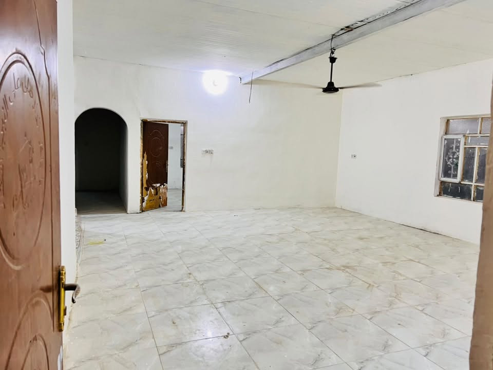 الدار للبيع الموقع حي خضير مساحته 250يحتوي على غرفتين نوم وصالة ومطبخ ومجموعه صحيات داخليه وخارجيه ومضيف 
للاستفسار على الرقم ***********
غير متواجد على فيس
