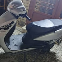 دراجه البيع نضيفه مابيه اي نقص كلشي شغال بيه شراي يتصل 07802411699