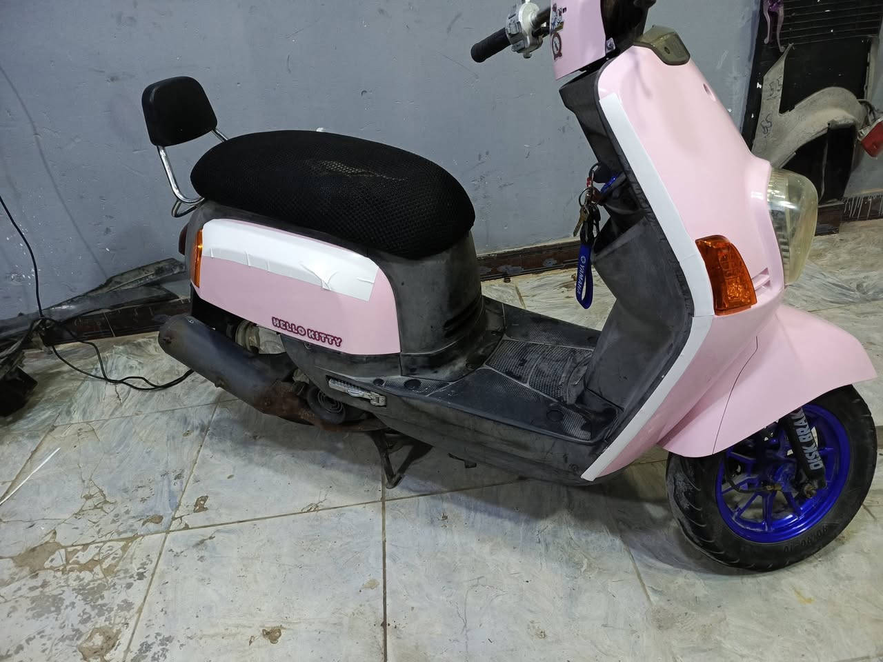 صبغ كفرات بوليس لون وردي 
+ صبغ حسب طلب الزبون 
عنوان كربلاء *********** وتساب
