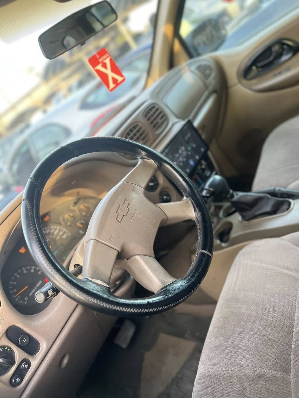 السلام عليكم ..
سيارة شوفرليت بلايزر للبيع 
موديل / 2004 بلادي بدون صبغ 
مكينة / ٦ سلندر جديدة 
كير /جديد  🕹️
رقم / أربيل دولي .. تحويل ثاني يوم 🚘
لون / زيتوني عسكري 
داخل / لون عسلي 🧡
تبريد تدفئة شغال .. تخم تاير جديد 🛞
شاشة بلوثوت + إنترنت 🖥️
يوجد فيديو للسيارة تصوير كامل داخل خارج 📸
سيارة مابيها نقص  كلشي نضيف
مكان  سيارة بغداد 🇮🇶 
للاتصال واستفسار على الرقم ..
*********** ..🔥
