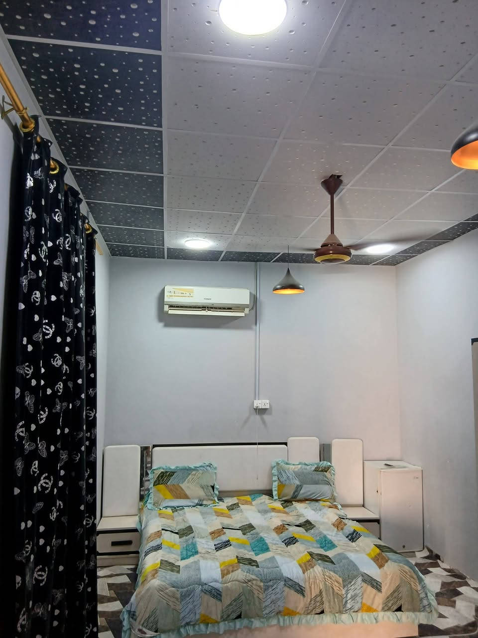 السلام عليكم بيت البيع أبيت تجاوز معليه كص بيت كلش مرتب بيه غرفتين نوم وصاله وصحيات البيع مع الاثاث وغير الاثاث  *********** اتصل وتدلل ع السعر
