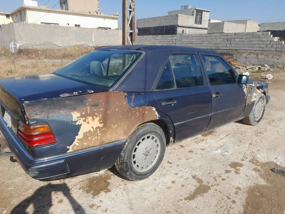 سيارة مرسيدس دب مديل 88رقم ديالى كير ومكينه كهربائيات مفوله للبيع 25وبيهه مجال للاستفسار على الرقم *********** بعقوبة, ديالى
