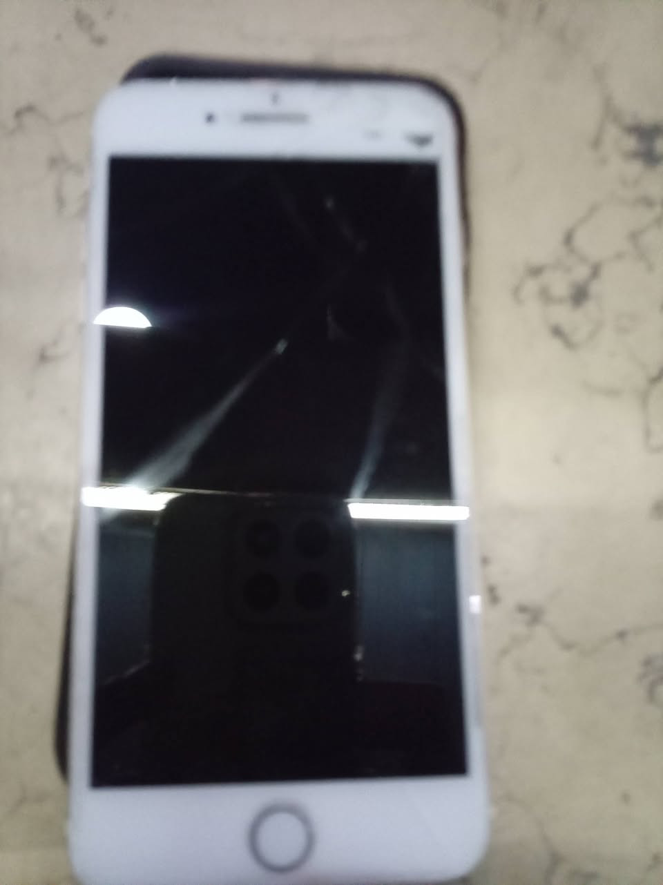 إيفون سفن بلاص للبيع هذه كدامكم سعره ٦٥وبي مجال حك جايه ***********العنون مدنية صدر
