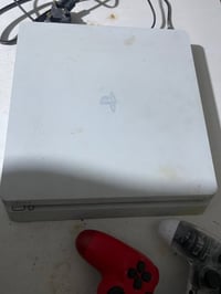 بلي فور للبيع جديد نضافه 95 بل ميه كامل مع يدات جدد كبل شغل والعب تفاص...