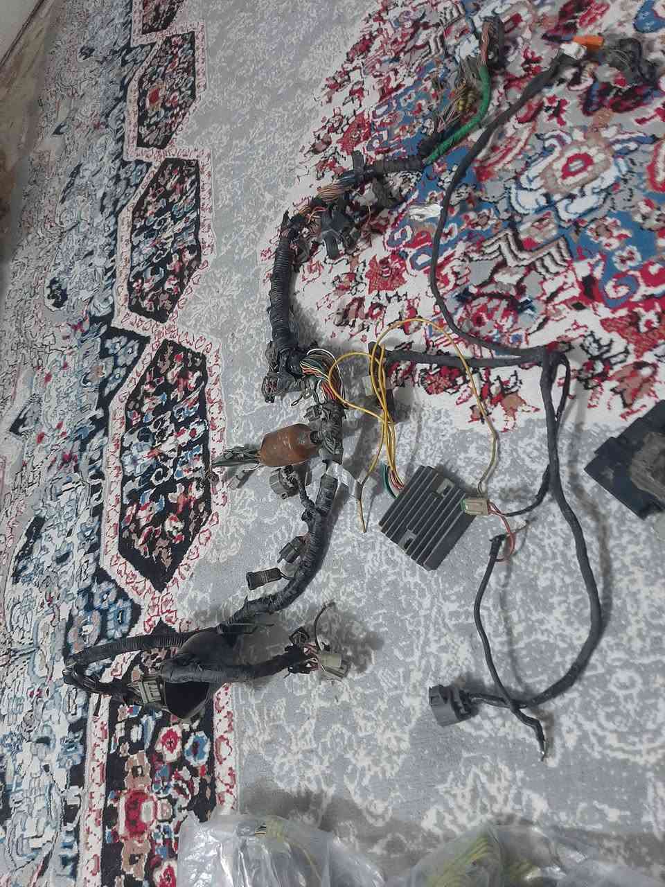 السلام عليكم ضفيره غراض افوراي
ضفيره بلاديه مابيها زلغ 
عقل افوراي شغال بس سويجه ضايع تاخذه ع الفحص 
كتف شحن افوراي البلادي شغال و هم ع الفحص 
و ضفيره ثانيه مجانيه بيها نقص فيش هاي بلاش تاخذها  
سعرهن جدااا مناسبب 
***********
