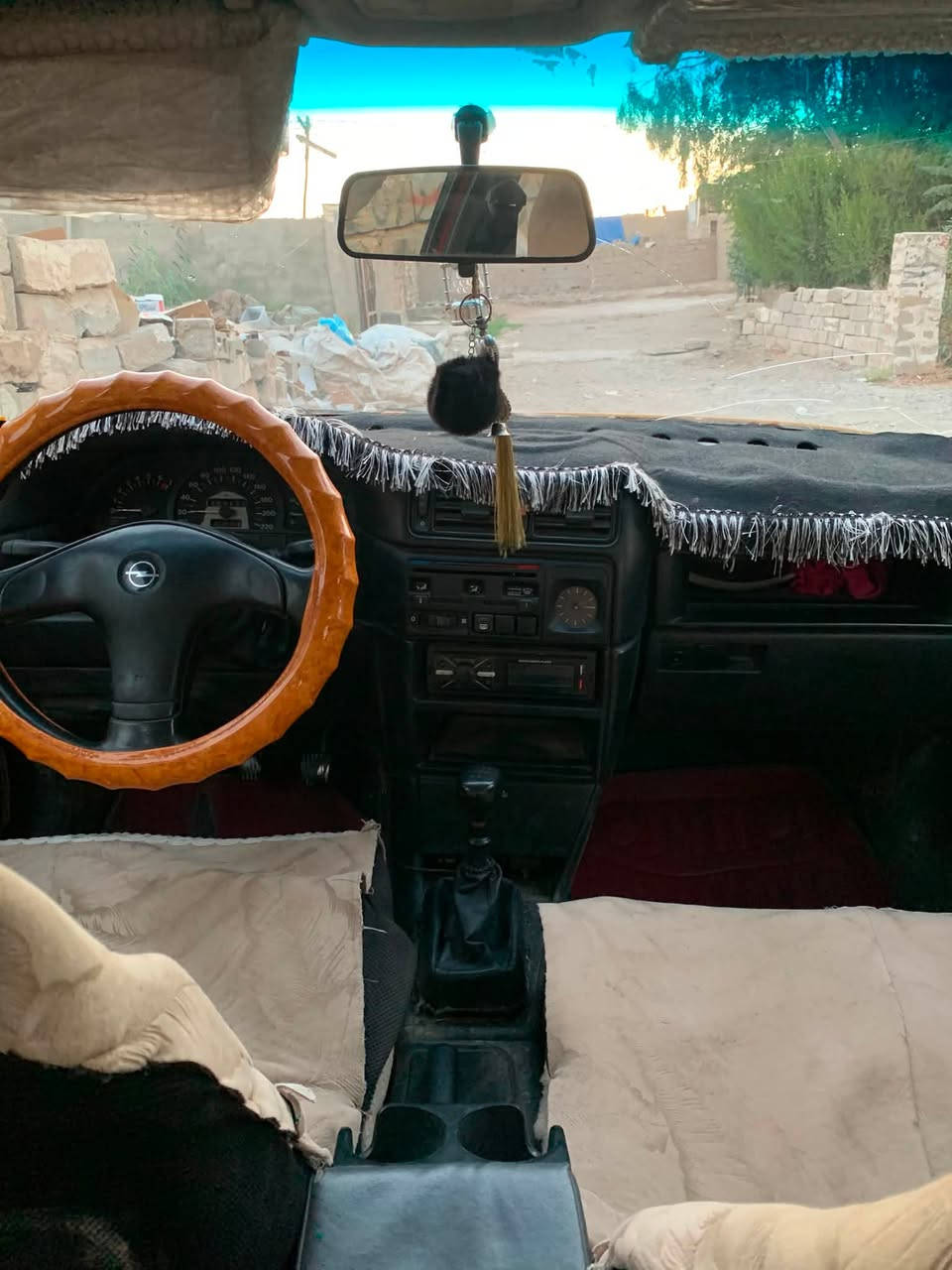 سلام عليكم  سياره لبيع موديل  93/حجم 18عنوان كركوك واحد حزيران سعرر مناسب تصل عل هاذه رقم / ***********
