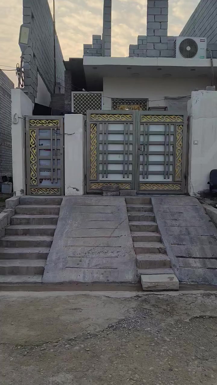 السلام عليكم دار للبيع حوالي التحرير مقابيل مجمع الصادق خلف دائرة المجاري طابو صرف مطلوب اسكان تقريباً من ال22 إلى 20 مليون تسديد بل شهر 189 ألف اتحب اسدد انتة أو أني بكيفك المشتري السعر 140 مليون قفل والسكان ينزل من سعر البيت للستفسار على الرقم ***********
