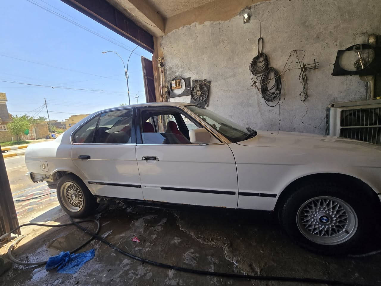 BMW 520i
مكينه مسكر  ٦ جديده كلش كير عادي طياره السياره ترايك ٢٤٠ حداده وتخم ويل خليه وتاير توني شادهن سياره جديده وحلوه عالي ناصي جيكات كله شغاله بانزين حماوه عداد كيلو متر كله يشتغل تبريده فان شغال عوزه كمبريسر السياره  ارقامه ممستلميهن ب احداث ٢٠١٤ راعي موجود وبو الوكاله العامه موجود اذا الك خلك تحول روح للموصل الوكاله وسنويه عندي ولوحات ورقيه بيه ومستمسكاتهم عندي  سعره ١٩ مجال حك الجيه فقط رقمي ومتوفر واتساب 
*********** مكاني ذي قار قضاء الشطره اقره المنشور بروح اهلك

