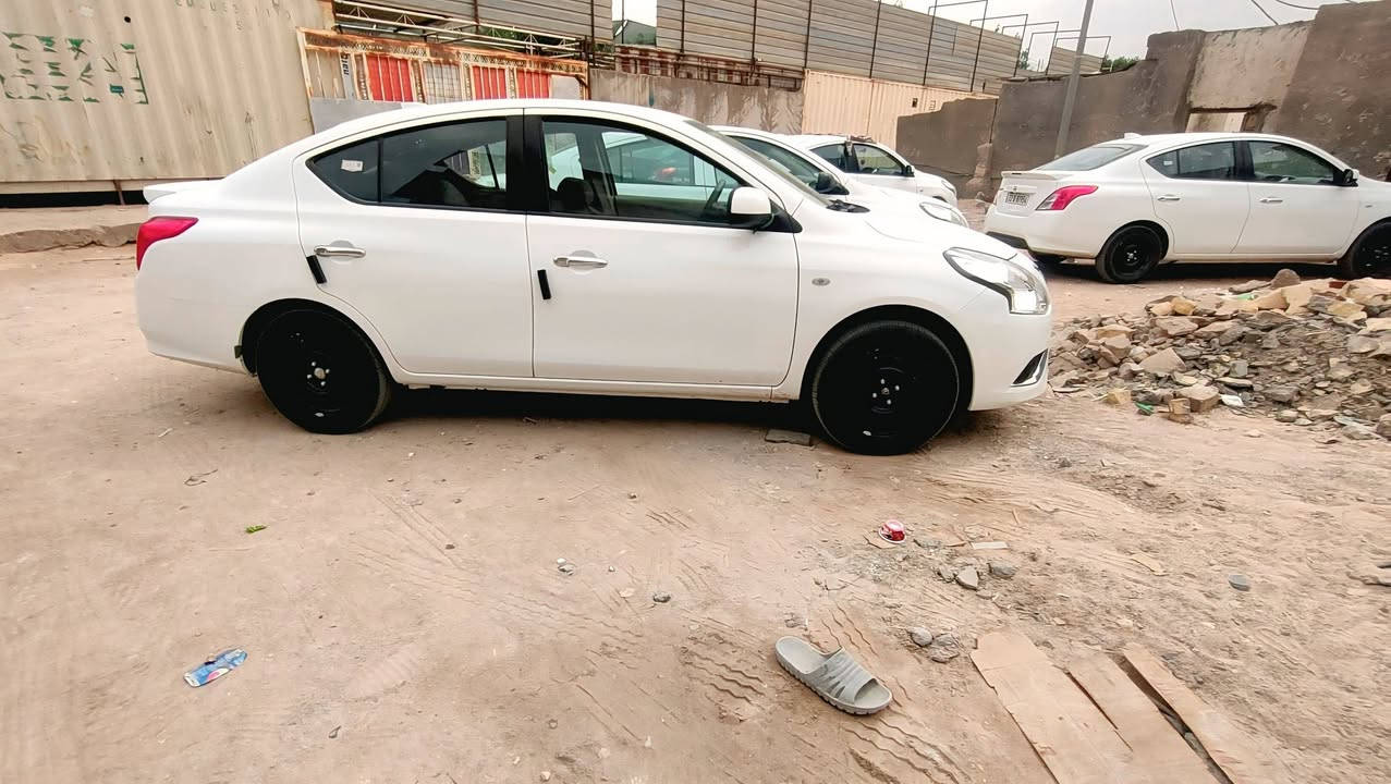 السلام عليكم نيسان صني هندي موديل 24 سياره كفاله عامه بيها صدعه بالباب الامامي سيار جديده ماشي 17 مكان بصره جزيره قرب جسر خالد سعر 130 وبيها مجال الرقم ***********
