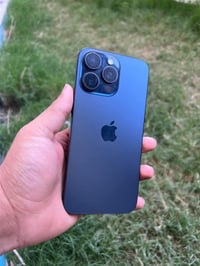 15 برو ماكس للبيع ذاكرة 256  بطارية(84)🔋 نظيف كلش  مبدل(شاشة 3 خيارات)...