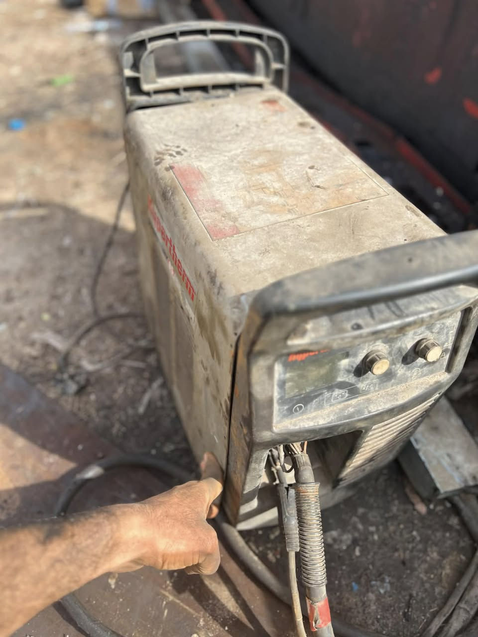 ماكنة بلازمة شغاله للبيع بسعر مناسب بغداد ***********
