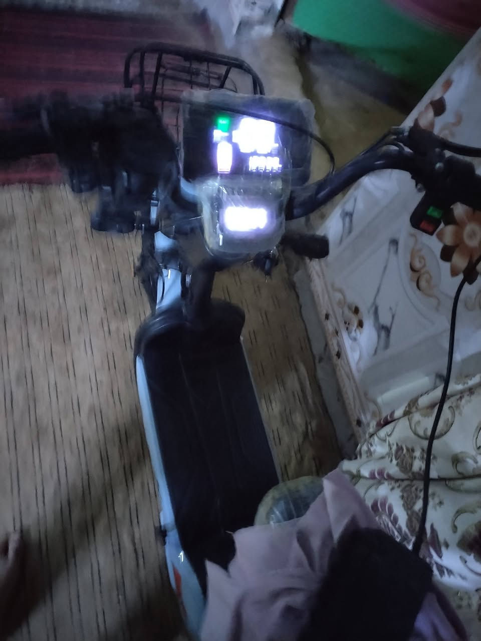 سلام عليكم  دراجه شحن  البيع نضيف كلش الاستفسار  علا هذه الرقم ***********
