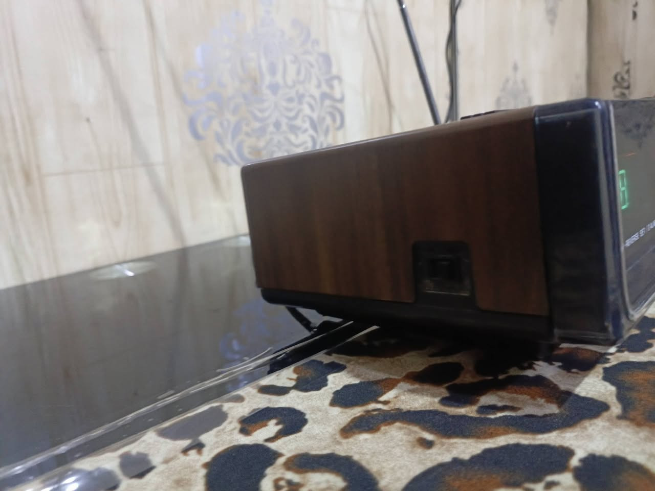 للبيع 
راديو(ناشيونال بانسونك) ياباني المنشأ..صناعه السبعينات موجتين AM-FM.. جدا نظيف شغال وبحاله ممتازه خالي من التصليح نهائيا بلاد وضع شركه..مدمج بساعه مؤقت يومي مع منبه بخاصية الخزن في حين إطفاء الكهرباء تعمل على بطاريه 9.V- عدد 2. للاستفسار 
(***********) متواجد واتساب ماسنجر.. يوجد توصيل 
((السعر ع الخاص))
