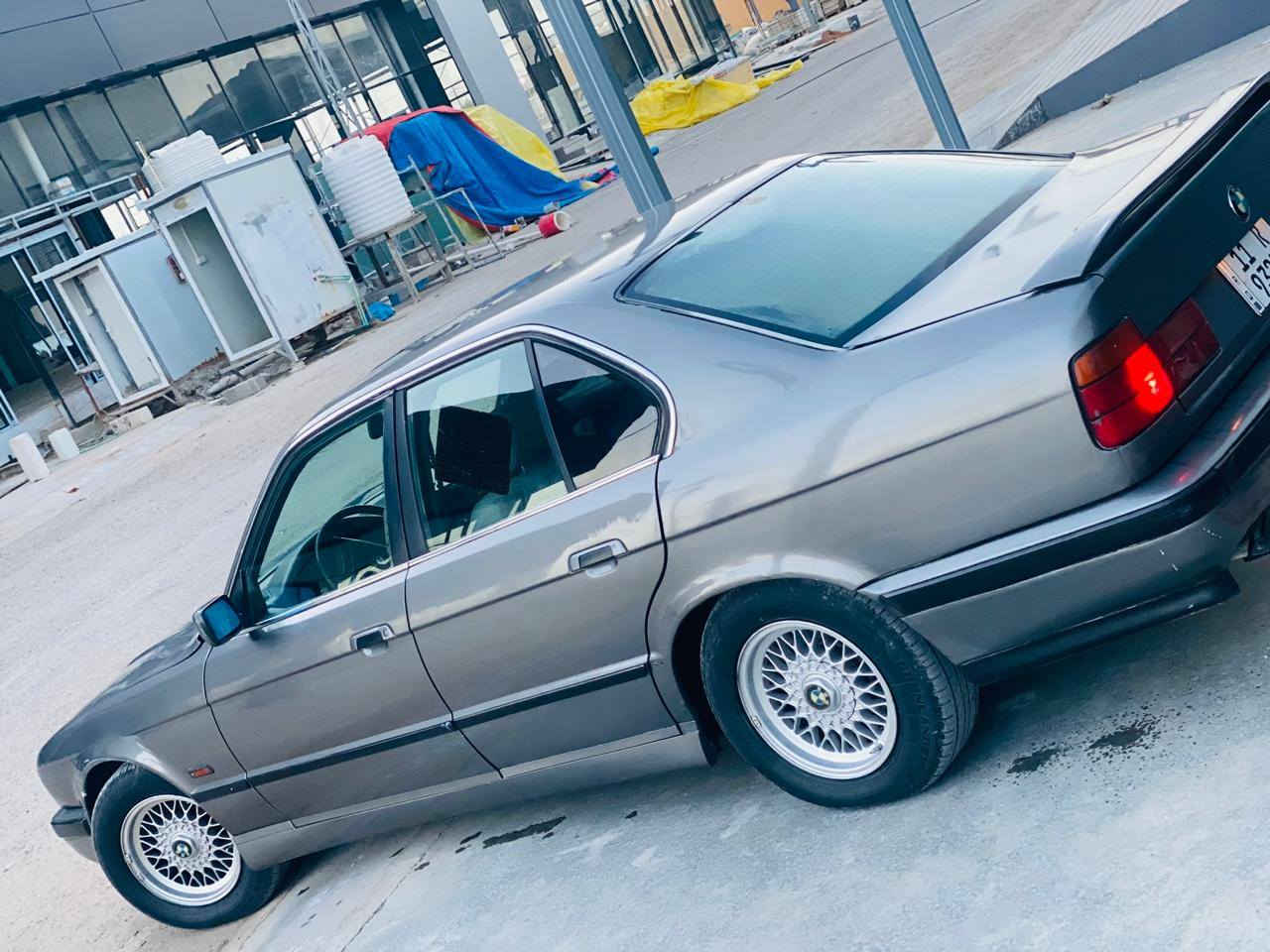 بي ام 1988 مفتوح 535 معمره تعمير جديد حدادية جديده رقم بغداد انكليزي بسمي كير مكينة جهاهزات 53
وبيها مجال للشراي الرقم ***********
