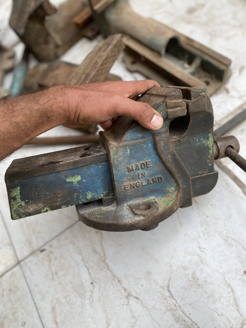 السلام عليكم منكنة إنكليزية حجم ٣ انج طول ٣٥ سم فتحة ١٢ نقص مخدات فجوج فقط للاستفسار خاص او واتساب ***********
