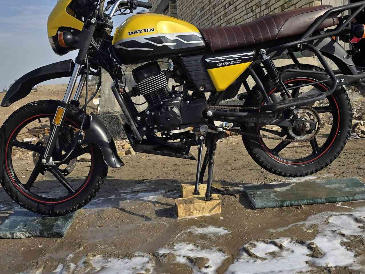 سلام عليكم شباب عيني دايون جبلي للبيع موديل ٢٤ أوراق اصولي ماشيه معامله ترقيم باقيه على بصمه المالك سويج سجينه دراجه نضيفه وخير من الله ماشيه ٩٠٠٠
السعر مليون و٨٥٠ وبيها مجال بسيط للشرايه مكاني حله البكرلي

***********
