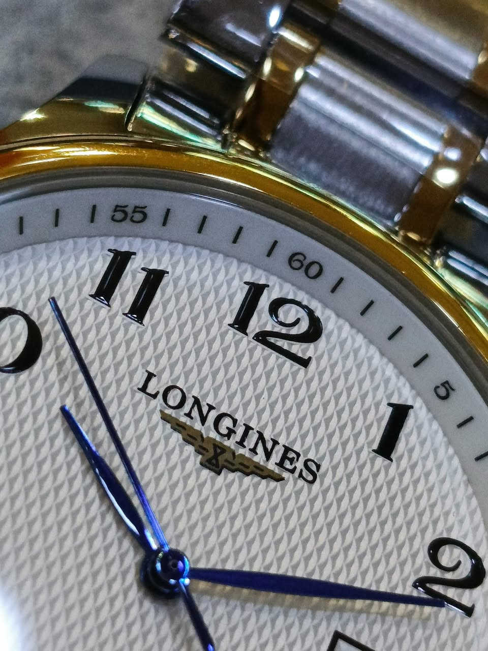 لونجينز .. Longines
الحركه : كوارتز 
المواصفات : 
لونجين .. ماستر كوليكشن .. جام زفير 
قفل ضد الماء .. ستانل ستيل .. مينه مميزه جدا .. طلاء ثابت 
القطر : 40 
السعر : 135 الف … توصيل مجاني 
التواصل : 
خاص ( ماسنجر ) 
او … واتساب ***********

#البصراوي
#للساعات
#اختياركً
#الامثل
