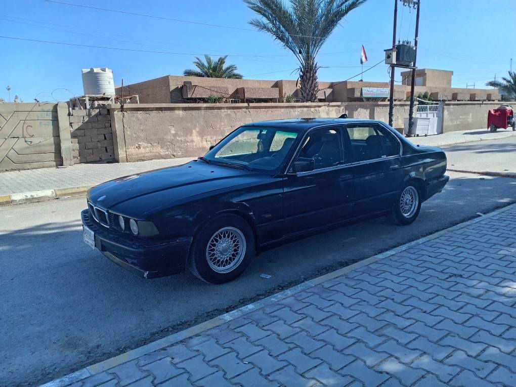 السلام عليكم بي ام دبليو 730مسكر اصل موديل 1993مكينه كير كفاله مكفوله من الظربه بجم عريض فتحه شغاله دبل ايرباك تخم تاير 80بل100حداديه70بل100كهربائيات كلها شغله مسجل مضخم صوت غرفه نضيفه رقم بغداد تحويل او وكاله السعر 32مستعجل عل بيع الرقم ***********
