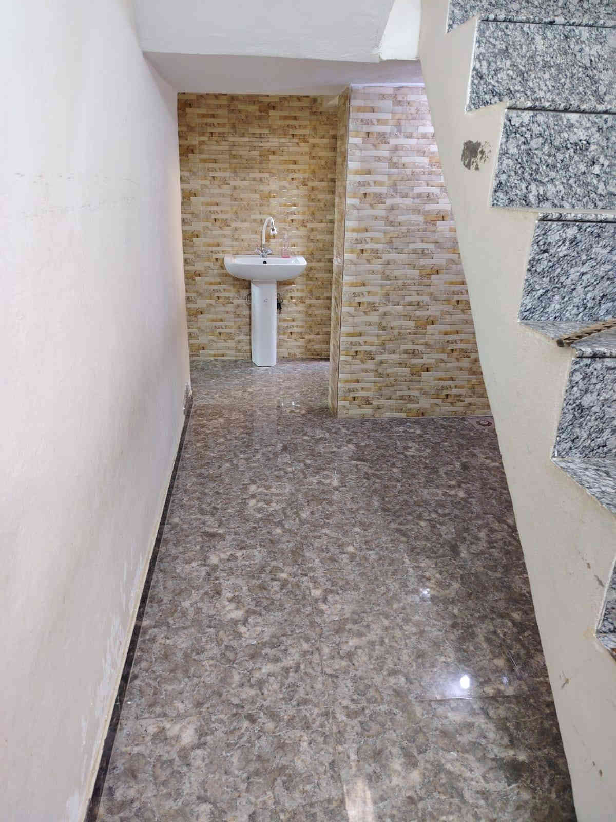 دار سكن للبيع.
يقع الدار على ساحة خضراء

داموك ١٥٠

مساحة الدار ١٥٠ م للاستفسار 
***********
