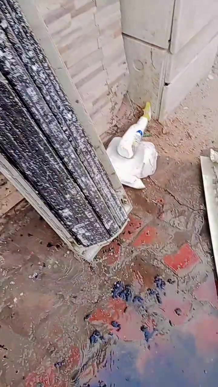 سلام عليكم تنضيف جميع انواع السبالت اجيك للباب بس 30 الف ***********
