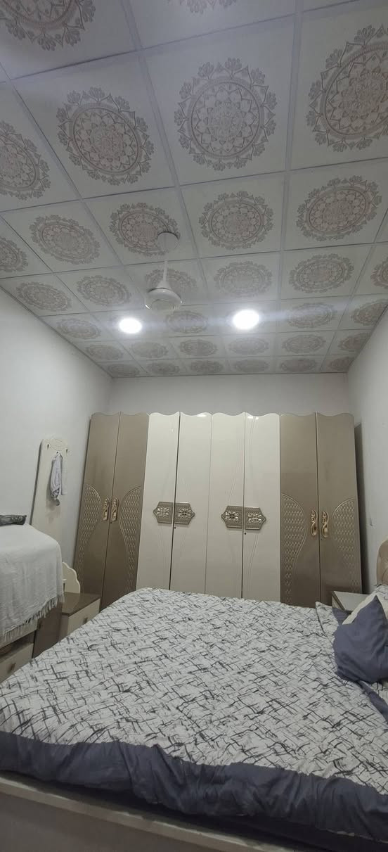 السلام عليكم مشتمل للبيع المساحه ١٤٠ متر المشتمل كامل  ناقص بس بيتونه وتيغه السعر ٤٦ وبي مجال المكان دوانم المعمل قرب جامع تبارك الرحمان للستفسار اتصل ***********
