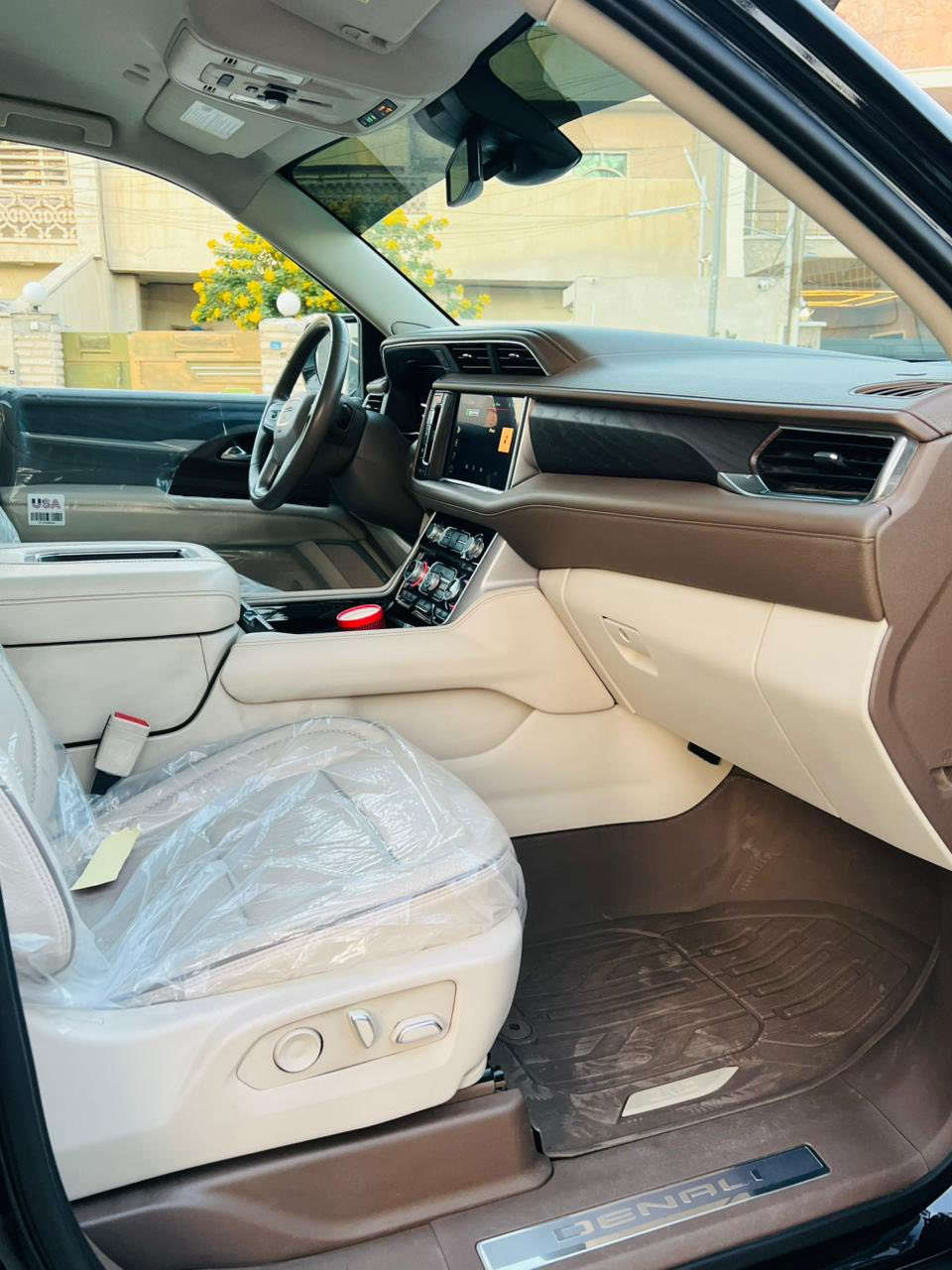 أرخص سعررررر
ب 46,500 وبيه مجال
جمسي دنالي وارد امريكي 
الموديل: 2023 الفئة: Denali VIP

المواصفات: أعلى فئة – فول كامل
المشي: 70,000 كم
الحالة والفحص:
سيرفسات شركة
مكينة وكير وحدادية وكهربائيات بحالة الشركة
غير مفتوح نهائياً
فحص وهزة جديد
ثلاث قطع صبغ بدون دواخل 
سستم يرباك بلادي من دبي ب٣٥ ورقه 
المواصفات:
محرك بنزين 8 سلندر
شاشة عرض على الزجاج (Head-Up Display)
داخلية أبيض أوف وايت ملكي
شاحن لاسلكي
مرآة وسطية كاميرا
7 مقاعد
كاميرات محيطية 4
عدادات ديجيتال
صندوق خلفي كهرباء
ثلاجة
كشنات كهرباء
رادار خطوط
كشنات تبريد وتدفئة مع خزن
إضاءة LED
تبريد خلفي منفصل
نظام إطفاء ذاتي
حساسات أمامية وخلفية 360 درجة
إنارة ترحيب بالأبواب
الرقم: بغداد غير هذا الي بالصور
مكان السيارة: بغداد 

ملك الشارع
رقم الاتصال: ***********
