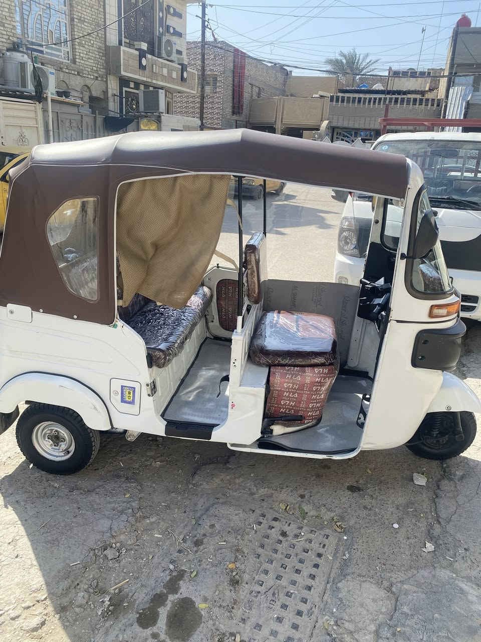 السلام عليكم تكتك ٢١ شهر ال١١ التفاصيل كلها بلفديو وهاي صورها كدامكم التكتك كبل للشارع ماتذب عليها ربع دينار التكتك مال جناي مو مال بياع شراي 

المكينة مبدل بوشة وبستم بس خياسات فقط دوس 
ضربة يم البكلايت زغيرة واللغودة بيهن تكحيلات بسيطات مثل ماموضح كلشي بلفديو 

مكاني بغداد الجديدة النعيرية 
السعر ٧ ملايين و٧٠٠ قفلها بعد ما أتعامل منزل مال جية 

للاستفسار 
***********
قفلها ٧٧٠٠
