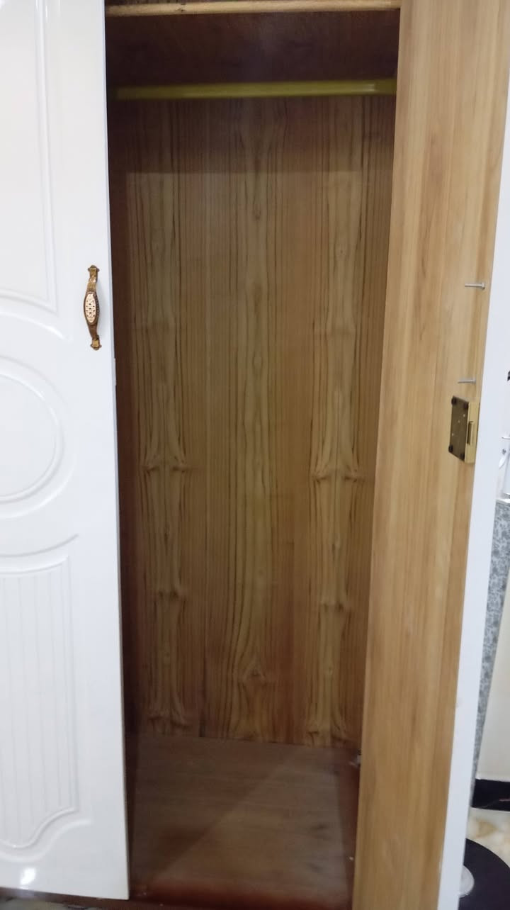 غرفة نوم عراقي درجه اولى شغل ثقيل 8 قطع كنتور 6 باب  نظافه 90% بالميه استعمال قليل  للتواصل *********** أو واتساب
