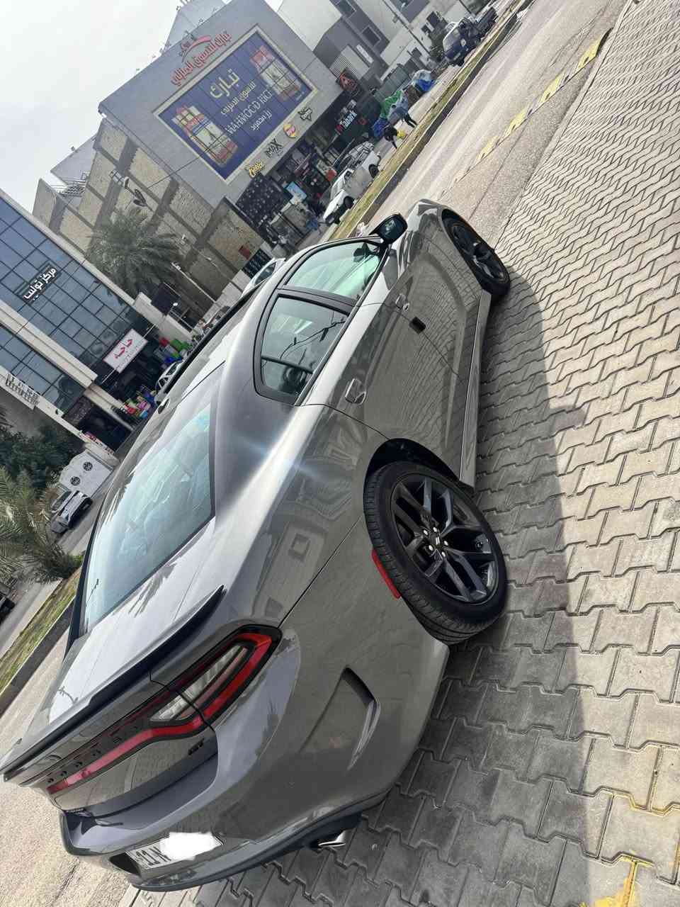 السلام عليكم جارجر 23 رادار خليجي
 وكاله هارلم لون مميز سمنتي بلاك ادشن ماشيه 11 
مكفوله كفاله عامه رقم بغداد الجديد بأسمي 
للاستفسار ***********
مكان السياره .بغداد
