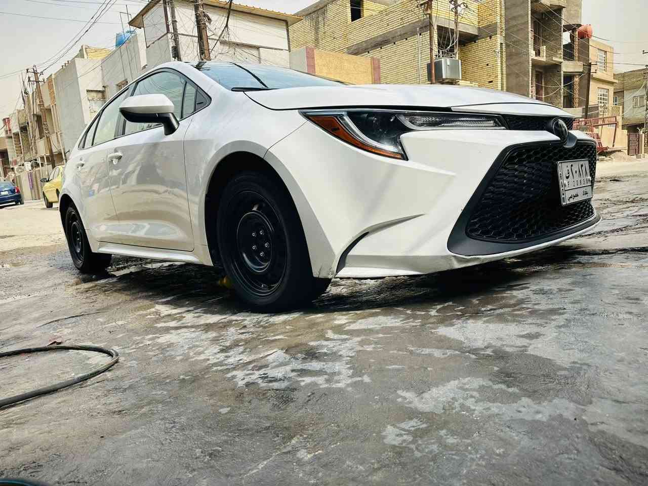 كورلا امريكي
موديل 2020 
السيارة بيهة بارد بالصندوق وبارد بالباب السكن 
وبيهة كم رصعه حالوب صارت عدنه بالعراق 
ماشيه تقريبا  71 
مكاني بغداد الجديدة 
بسمي السيارة 
***********
