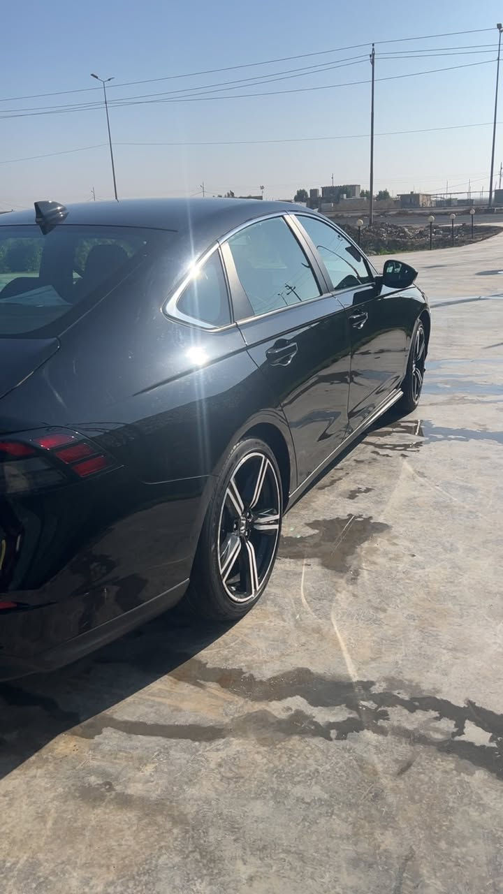 اكورد ٢٤ هايبرد سبورت للبيع او المراوس حسب القناعة
حادثها موضح بالصور ماشية ٤٠ الف كيلو مو ميل 

حدادية و كير و مكينه على وضع الشركة جديد 

السعر ٢١٥ و مجالها بسيط 

***********
