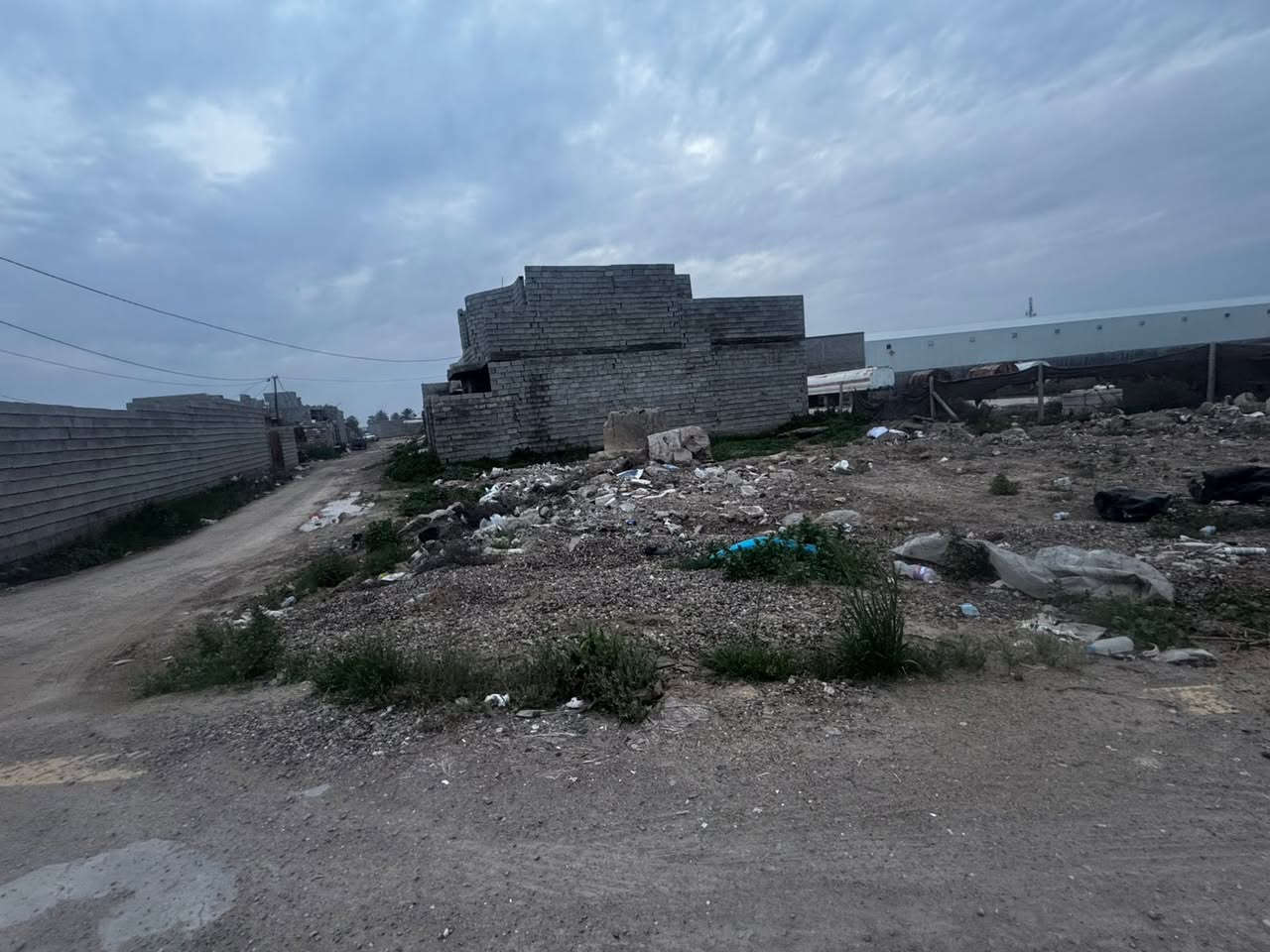 سلام عليكم
قطعة ارض تجارية للبيع 

تقع على حولي البو عنون بالقرب من معمل المياه

مساحة الأرض ٣٤٥ م واجه ١٦ ونص 

للاستفسار 

***********

او مراجعة مكتب ادراك للمحاماة والعقار في شارع الأمير
