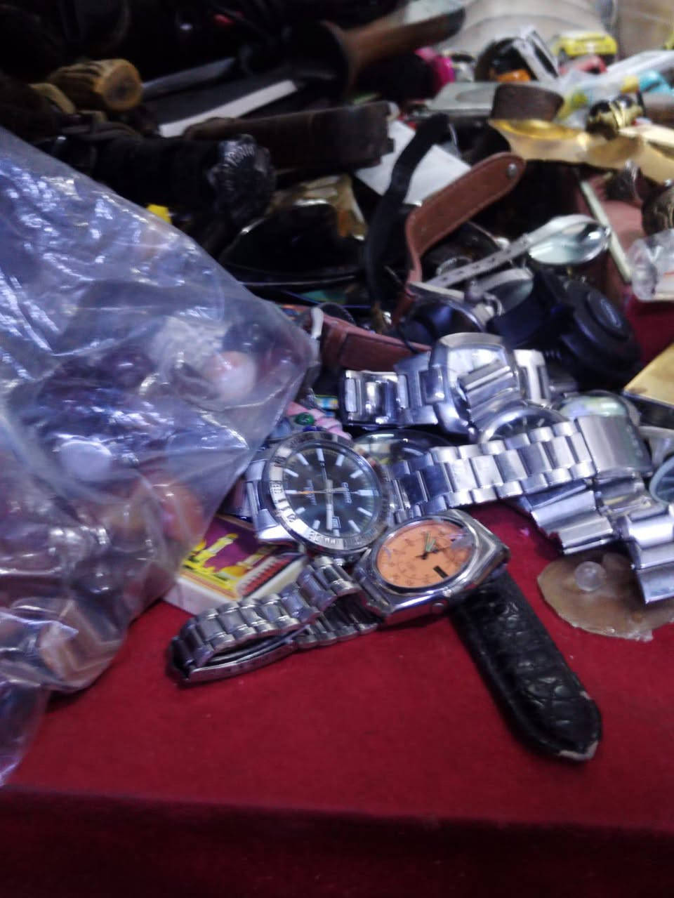 ابيع شلعه وحده مخزن خرز وانتيكات للبيع. مكاني بغداد المحموديه. ٤٠ محبس فضه اصلي وحجر اصلي.  ٢٠٠٠الفين خرزه غراض انتيكات مايقارب ٣٠٠٠قطعه مع راديونات وتلفزيونات القيثاره  السعر ١٥ مليون  حمل كيات اثنين أو أكثر    وبيهن خير من الله.  تجي شوف بعينك.  تحياتي للطيبن والرزق على الله.   ابووسام المحمداوي


**إذا كنت صاحب هذا الإعلان وتريد حذفه لأي سبب، رجاءا أرسل رسالة إلى الدعم الفني**